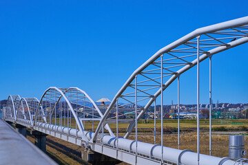 Obraz premium 東京都調布市付近の多摩河原水道橋から稲城市、富士山方面