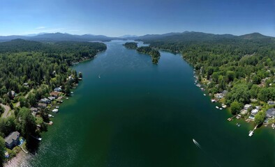 Naklejka premium Panoramic lake view with shoreline homes