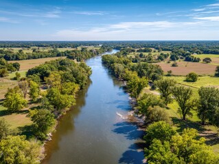 Obraz premium Scenic river winding through farmland