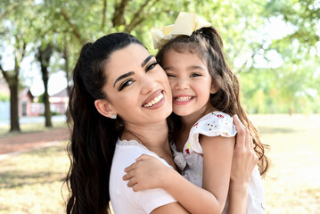 Naklejka premium Mother and daughter kid enjoy nature together