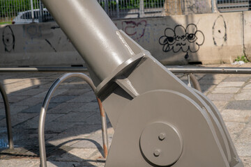 Steel structural constraints: modern solutions for support and stability in construction. A focus on technical and architectural details that emphasize the resilience of the structure. web news.