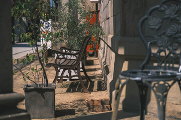 倉吉白壁土蔵群、レトロなベンチがある風景、鳥取、日本