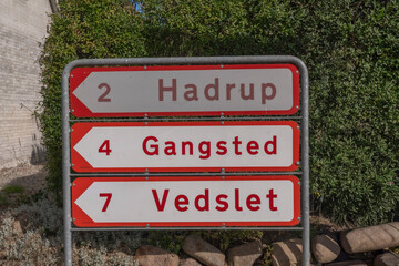 Danish road signs. white with a rough edge and km distance 2025