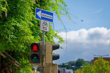 Red traffic light showing two people standing with arms around