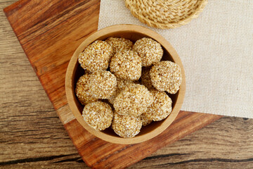 Bowl of sweets made with sesame seeds and jaggery