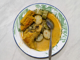 Indonesian chicken curry with rice cake and fried tofu
