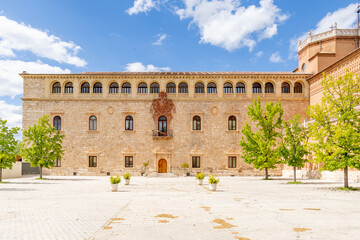 Fototapeta premium Alcala de Henares - May 5, 2025: Classic buildings in the historic center of Madrid, called Alcala de Henares, Spain