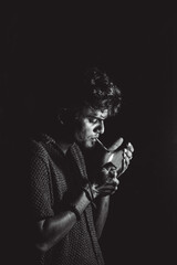 Obraz premium Moody Black and White Portrait of Smoking Man