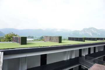 Fototapeta premium Building with a green roof and a view of mountains