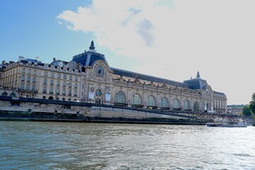 Obraz premium City Views from Seine River Cruise