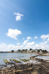 Obraz premium Larmor Baden Morbihan Clear Blue Sky Over Coastal Horizon