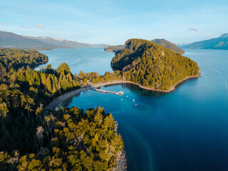 Villa La Angostura en la patagonia y una vista hermosa de la peninsula quetrihue