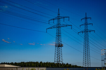 Hochspannungsmasten einer Überlandleitung 