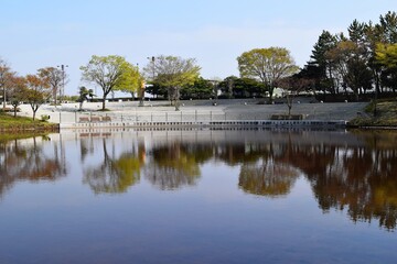 Obraz premium 庄内空港緩衝緑地 ／ 山形県庄内空港ターミナル前に広がる緑地ゾーン