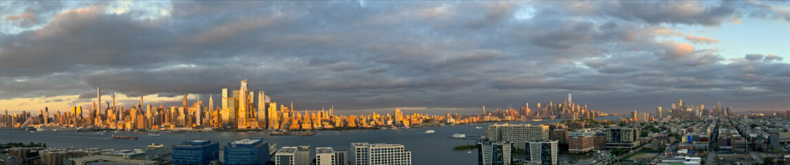Fototapeta premium New York at sunset