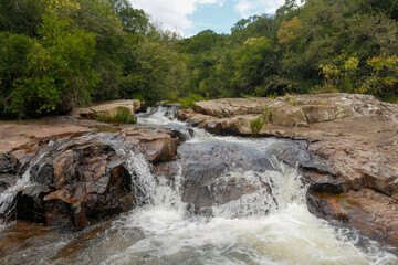 Retrato do riacho e queda d'agua © Rafael Peroni