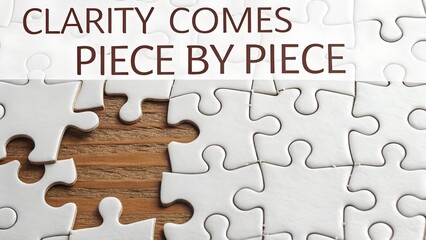 Obraz premium Clarity Achieved Through Puzzle Pieces on a Wooden Surface