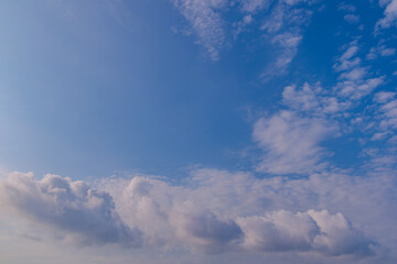 暗い青空