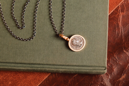 luxury gold and diamond jewelery