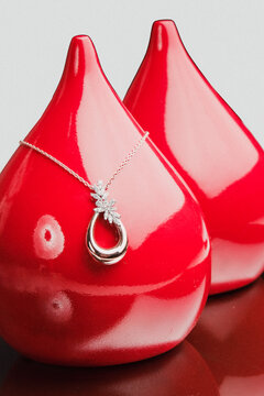 Handmade precious jewelry. Bijouterie and jewellery gold and diamonds for women