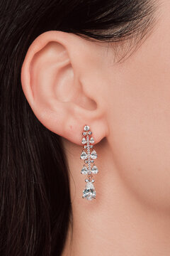 Handmade precious jewelry. Bijouterie and jewellery gold and diamonds for women