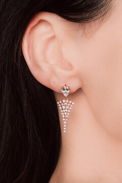 Handmade precious jewelry. Bijouterie and jewellery gold and diamonds for women