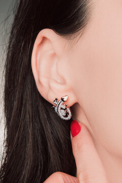 Handmade precious jewelry. Bijouterie and jewellery gold and diamonds for women