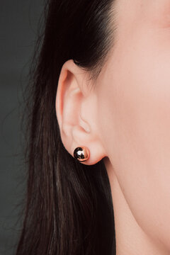 Handmade precious jewelry. Bijouterie and jewellery gold and diamonds for women