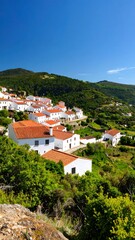 Obraz premium Whitewashed village nestled in a valley
