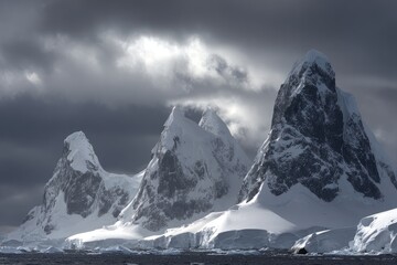 Obraz premium Antarctic peaks pierce a stormy sky