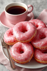 Obraz premium Glazed Donuts with Coffee on Plate – AI Generative