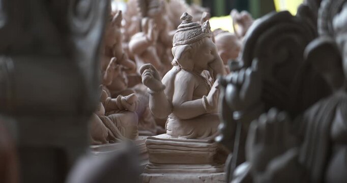 Clay Artist&rsquo;s Ganpati Idols | Making, Whitewash, Painting & Finished Murti Showcase