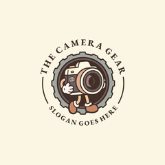 Obraz premium Vintage camera gear logo showing vision, craft, and creativity.