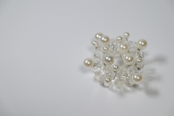 Clear elastic hair tie adorned with imitation pearls in a minimalistic style