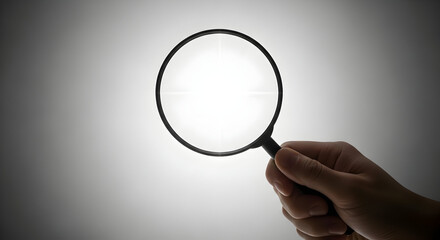  Magnifying Glass Close‑Up on Gray Gradient Background for Search and Analysis Concepts
