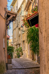 Biot, village médiéval des Alpes-Maritimes, proche de Nice et de cannes  sur la côte d'azur. France.	
