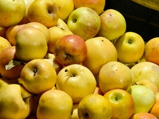 Golden delicious apples background image of fresh ripe fruit for healthy eating and nutrition