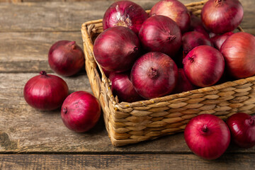 Shallot onion on the kitchen table. onion slice. onion rings. Fresh red Onion. Natural, fresh, vegetarian food. Agricultural products. Healthy eating. Vegetables. Farmer's market.