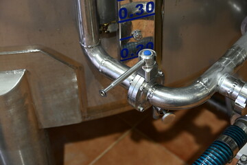 Obraz premium zawory ze stali nierdzewnej fabryka oliwy