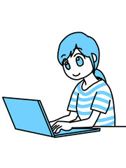 パソコンを使う女性（青）
