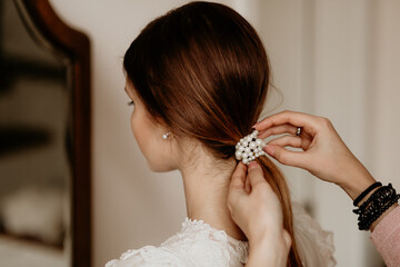 Bride Hairstyle with Elegant Pearl Hair Clip Preparation