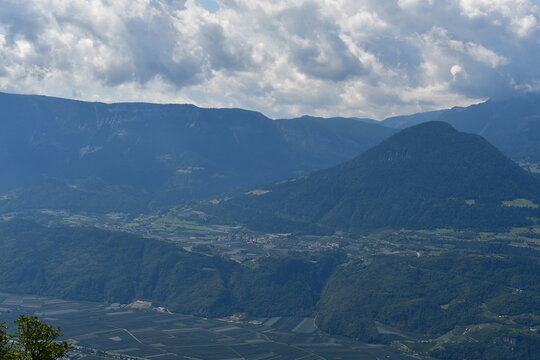 Blick von Knottnkino bei V&ouml;ran imm S&uuml;dtirol ins Etschtal 