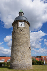 Historique, la tour de l'horloge de Guînes - Pas-de-Calais - France. © galaad973