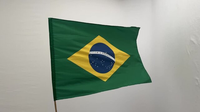 bandeira do brasil em movimento 