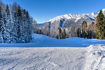 Obraz premium A beautiful winter landscape with a mountain resort and snow on the slopes.
