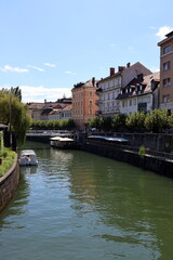 Häuser am Ufer der Ljubljanica in Ljubliana