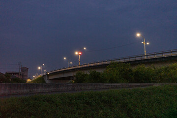 日本の岡山県岡山市の早朝の住宅街の美しい風景