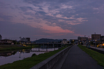 日本の岡山県岡山市の早朝の住宅街の美しい風景