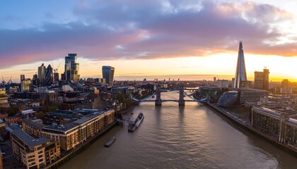 Fototapeta premium London skyline at sunset (1)
