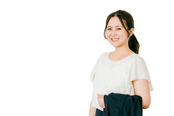 クールビズでジャケットを脱いで笑顔のビジネスウーマン（カジュアル・外回り）
